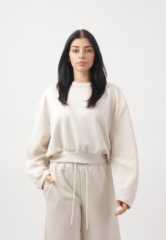 Elara Sweatshirt in Beige: front