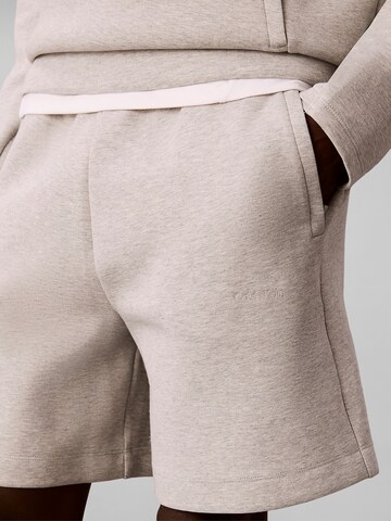 Regular Pantalon de sport Calvin Klein Sport en gris