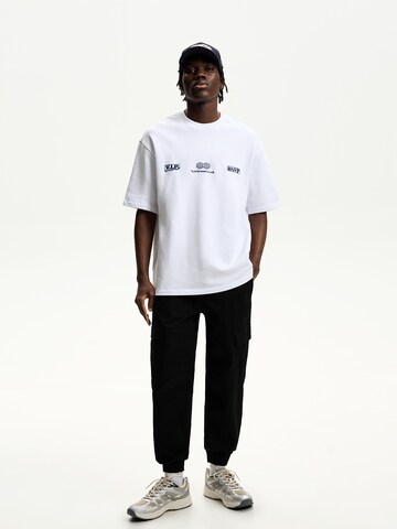 Tapered Pantaloni cargo di Bershka in nero: frontale
