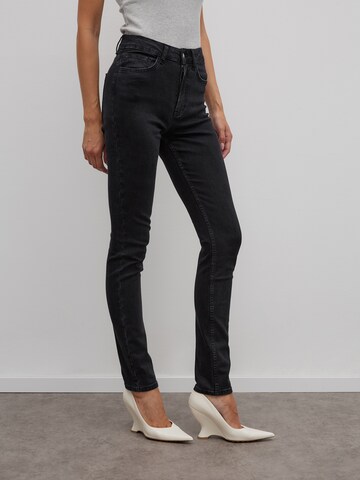 RÆRE by Lorena Rae Slimfit Jeans i sort: forside