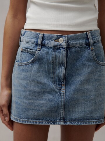 Tommy Jeans Sukně – modrá
