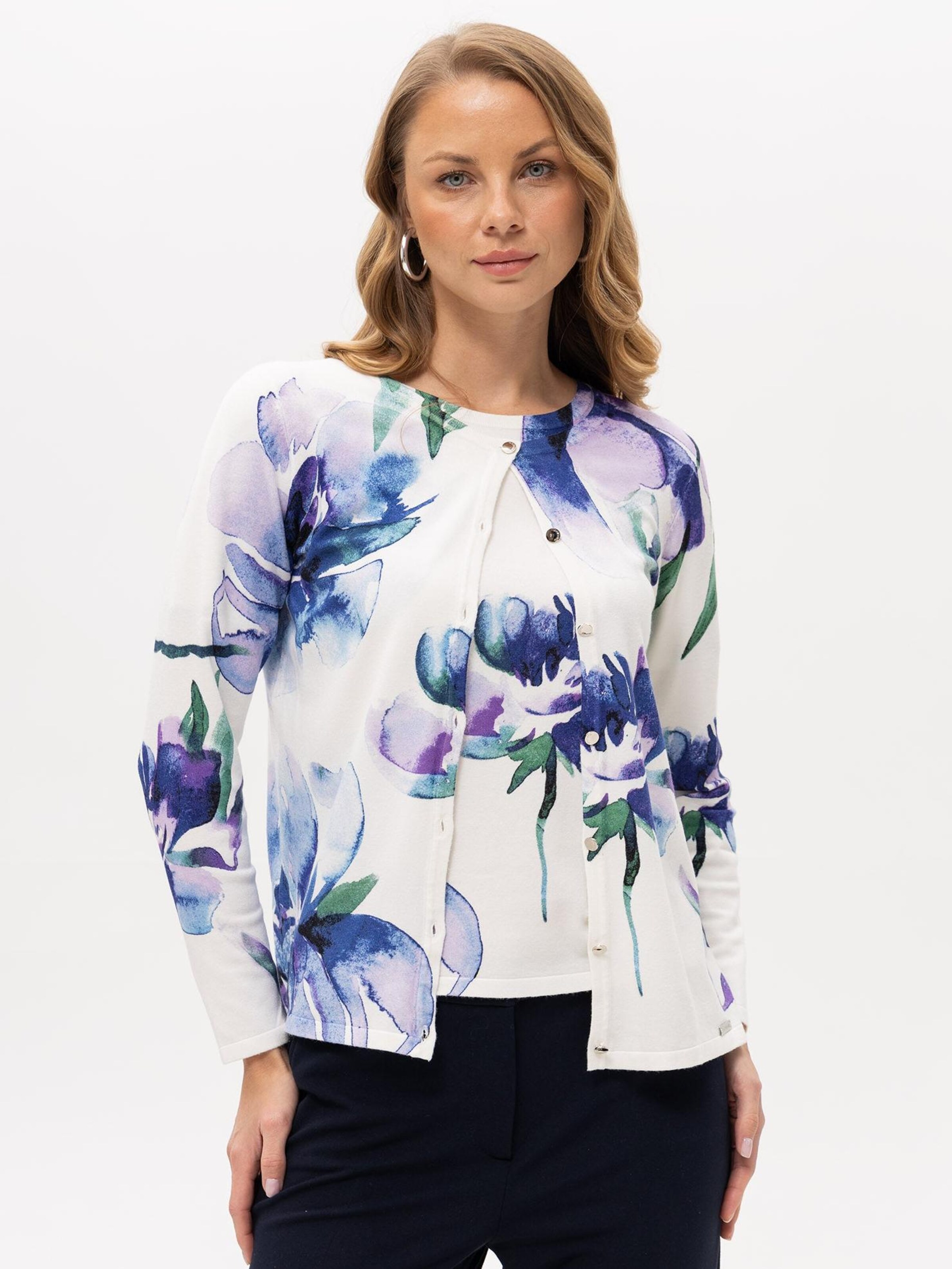 Passioni Knit Cardigan in White: front