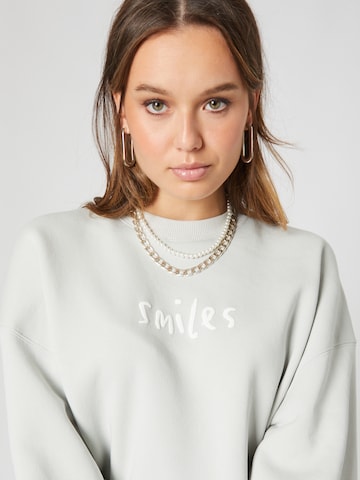 Smiles Sweatshirt 'Milo' in Weiß