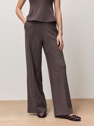 pilka Next Plačios klešnės Kelnės: priekis