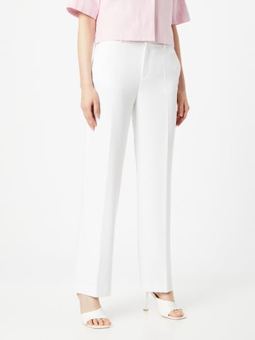 regular Pantaloni con piega frontale di Gina Tricot in bianco: frontale