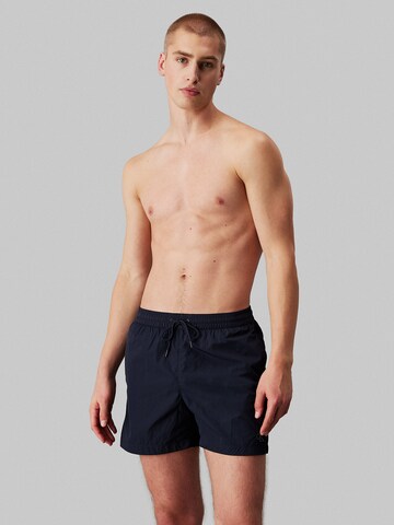 Shorts de bain Calvin Klein Swimwear en bleu : devant