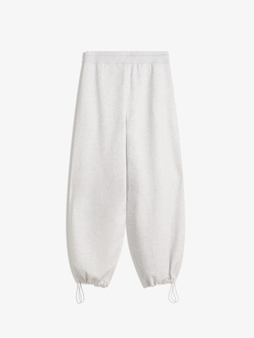 Bershka Zwężany krój Spodnie w kolorze szary