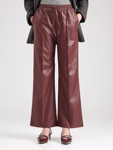 TOPSHOP Regular Trousers with creases in Red: front