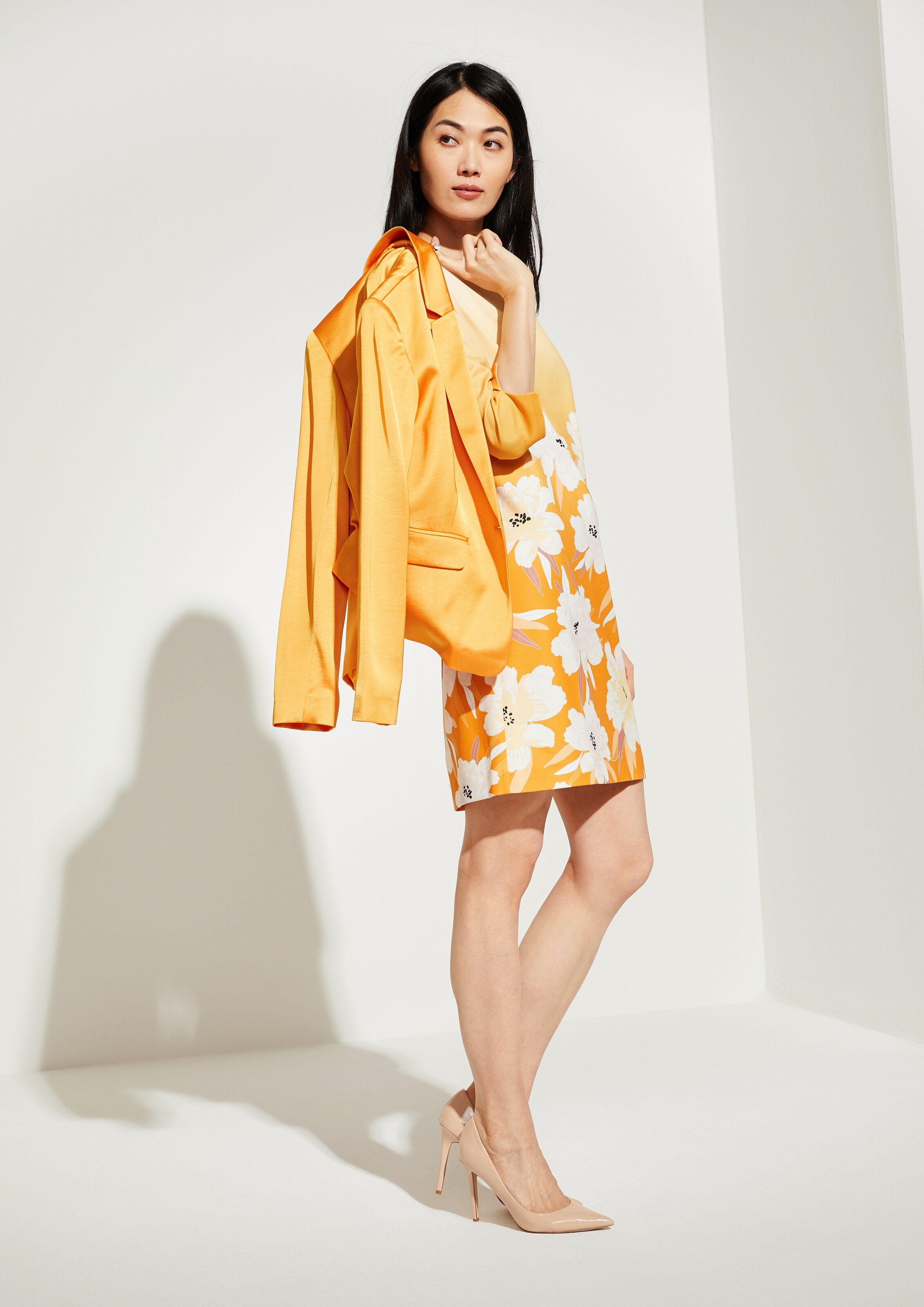 COMMA Kleid in beige / gelb / weiß | ABOUT YOU