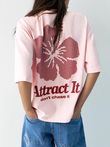 Tricou de la Pull&Bear pe roz: față