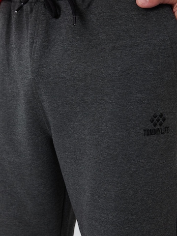 Tommy Life - Regular Calças em cinzento