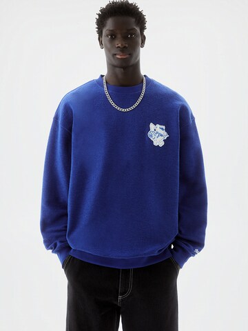 Sweat-shirt Pull&Bear en bleu : devant