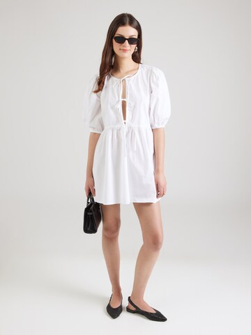 Robe Gina Tricot en blanc