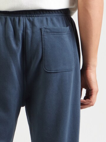 Abercrombie & Fitch Zúžený Kalhoty 'ESSENTIAL' – modrá
