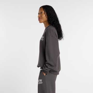 new balance Sweatshirt 'Reimagined' in Grijs