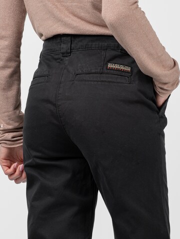 NAPAPIJRI Regular Hose 'Pichincha' in Schwarz