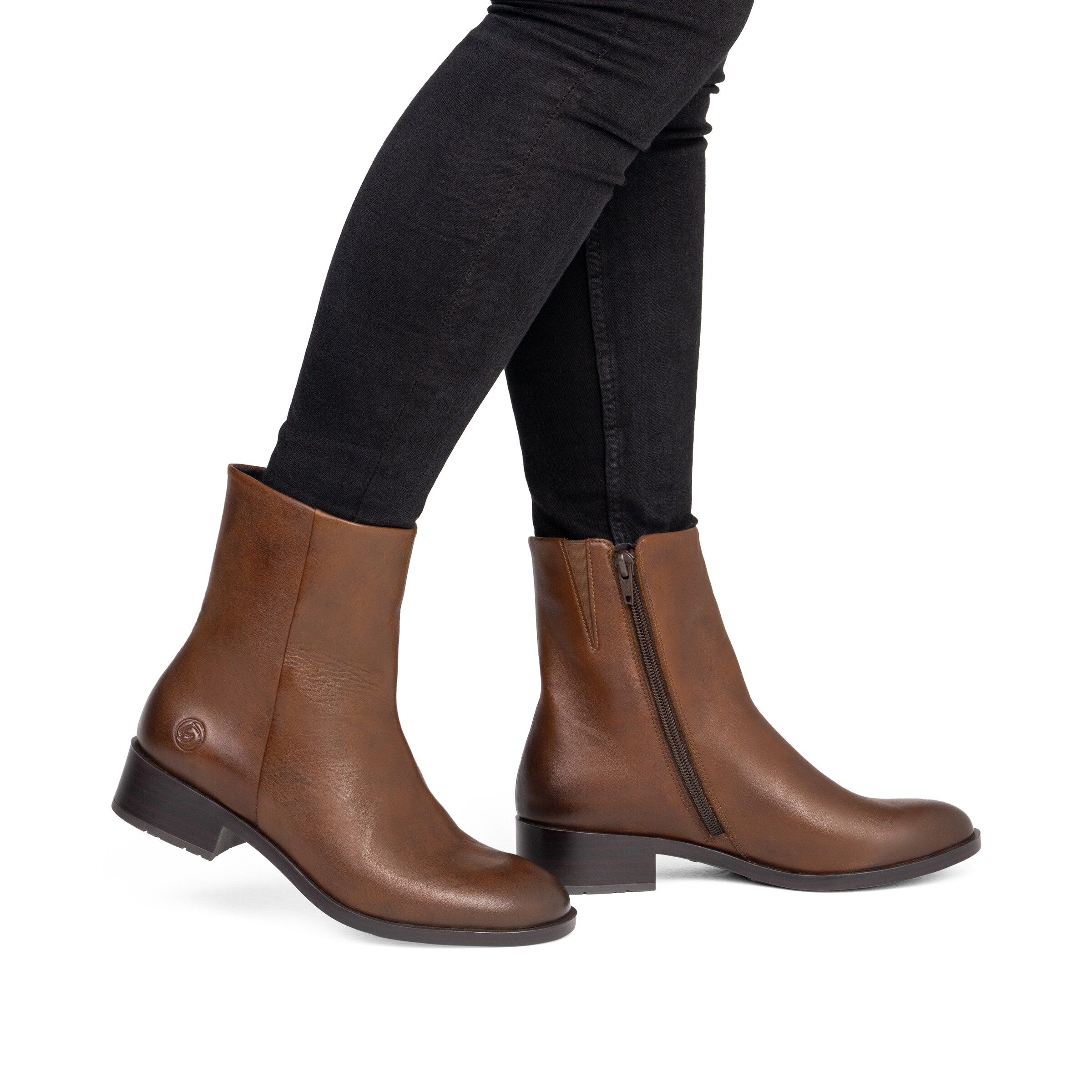 Bottines REMONTE en marron : devant