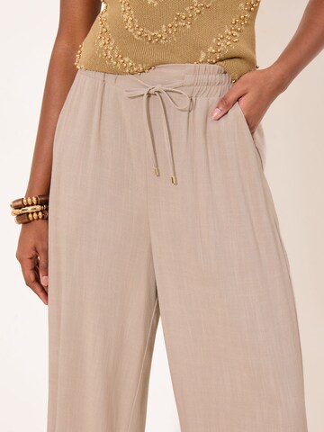 Lipsy Tapered Pants in Beige