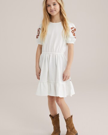 WE Fashion Платье в Белый