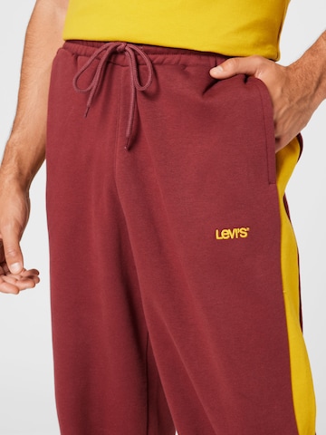 LEVI'S ® Zwężany krój Spodnie 'Levis Clrbk Sweatpnt' w kolorze czerwony