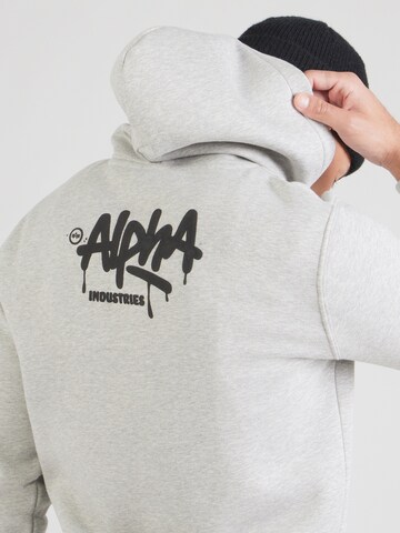 ALPHA INDUSTRIES Tréning póló 'Signature' - szürke