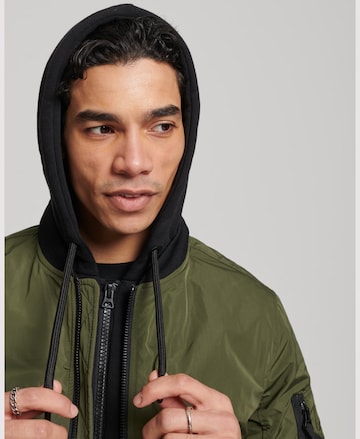 Veste mi-saison Superdry en vert