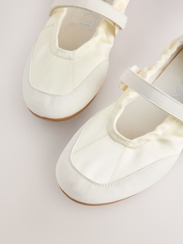 Ballerines à lanières 'Forever Comfort®' Next en blanc