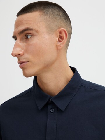 Coupe regular Chemise 'DANLADI' !Solid en bleu