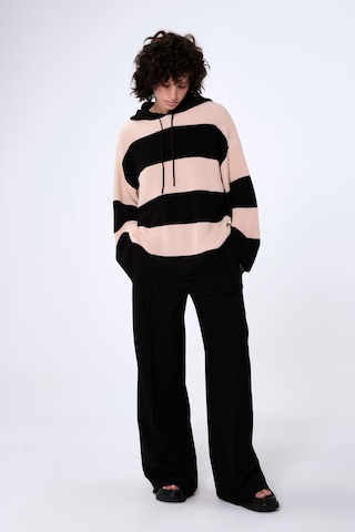 Aligne Sweater in Black