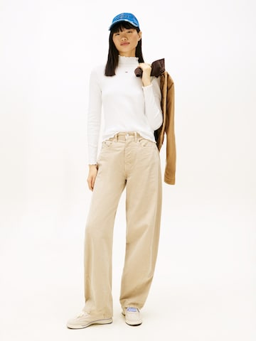 Tricou de la Tommy Jeans pe alb