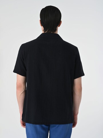 Antioch Regular fit Button Up Shirt in Black