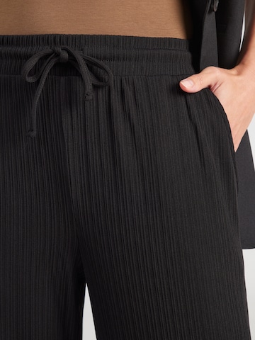 Hailys - Loosefit Pantalón 'Rh44ea' en negro