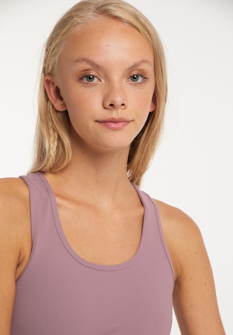 Top di IZIA in rosa