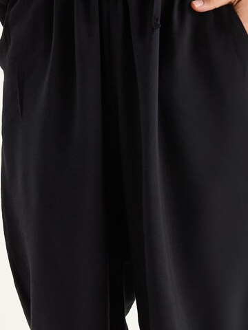 Completo pantalone di Bianco Lucci in nero