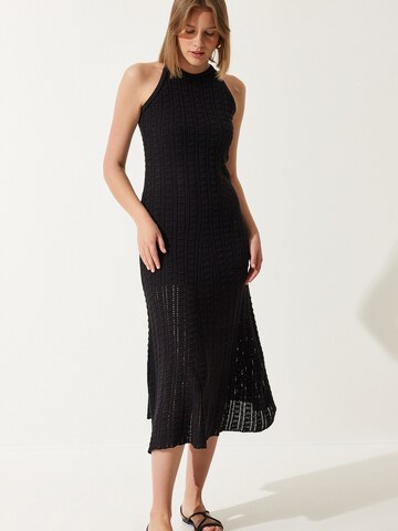 Happiness İstanbul Stickad klänning i svart: framsida