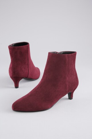 Aniston Ankle Boots in Red