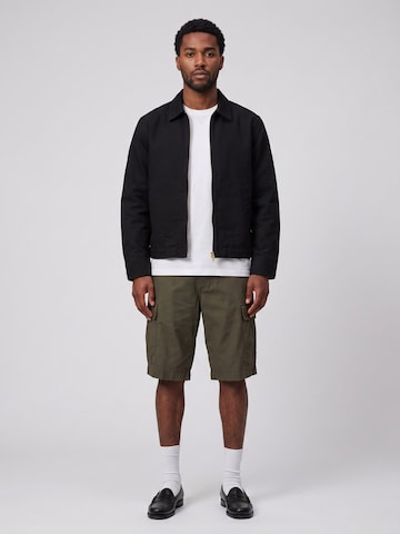 Carhartt WIP Baggy Bukser 'REGULAR CARGO SHORT CYPRESS / RINSED' i grøn: forside