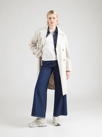 Pullover di monari in bianco