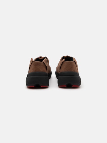 UGG - Sapatilhas slip-on 'Tasman Outpost' em castanho