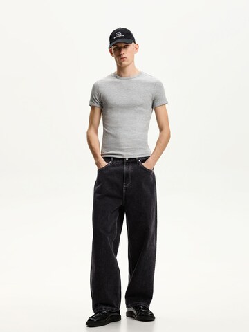 Loosefit Jeans di Bershka in nero: frontale