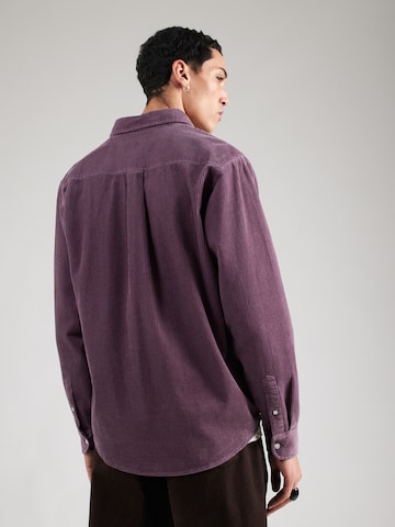 Carhartt WIP Regular Fit Paita 'Madison' värissä lila