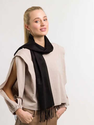 Giorgio Rimaldi Scarf in Black