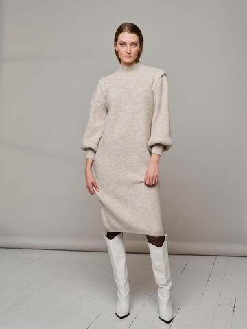 BRUUNS BAZAAR Knitted dress in Beige