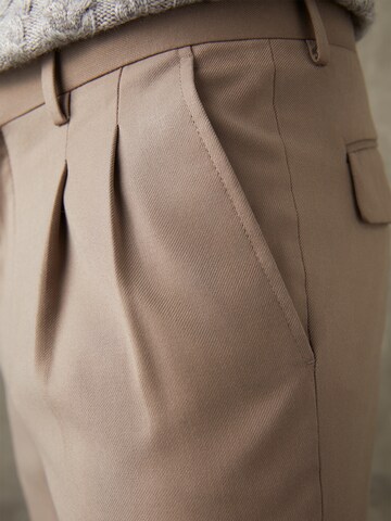 ABOUT YOU x Kevin Trapp Regular Pleated Pants 'Ivan' in Brown