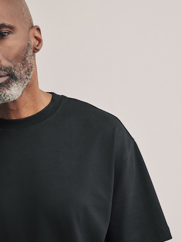 Tricou de la Next pe negru