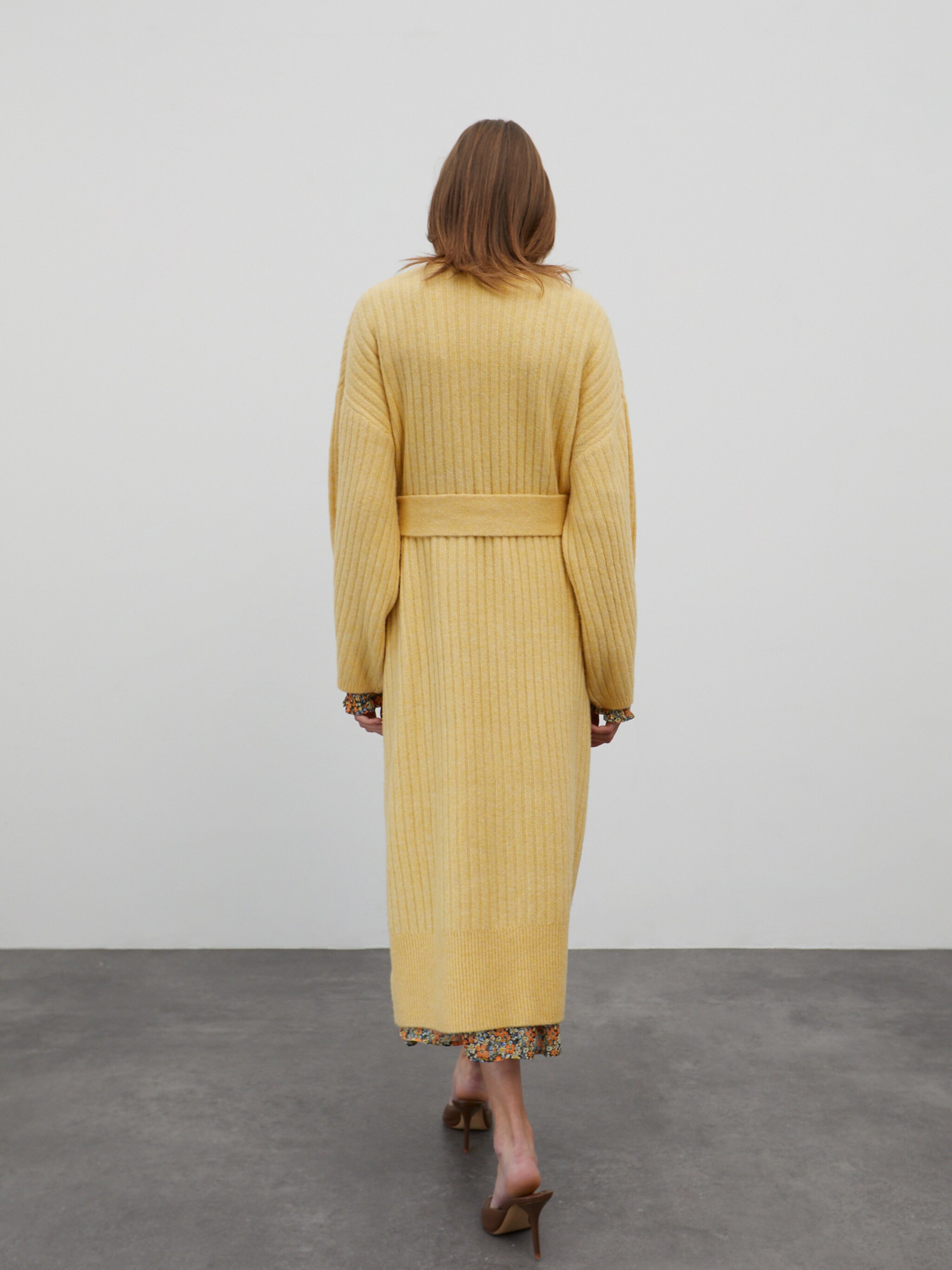 EDITED Produkter Cardigan 'Yule' gul-meleret