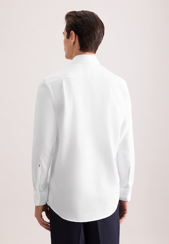 Coupe regular Chemise business 'Classic Essentials' SEIDENSTICKER en blanc
