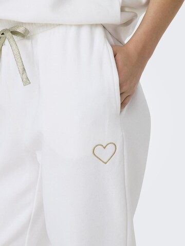Tapered Pantaloni 'ONLNoomi' di ONLY in bianco