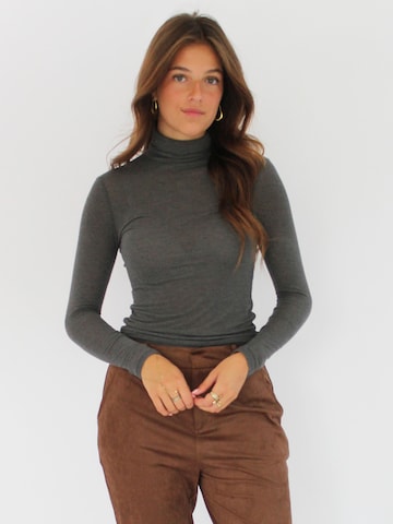 Honnête Atelier Knitted Top 'Sylvie' in Grey: front