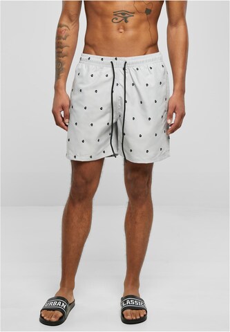 Shorts de bain Urban Classics en gris : devant